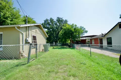 Exterior - 2015 N 12th St, Waco, TX 76708 photo 3 of 6