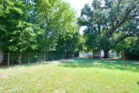 Exterior - 2015 N 12th St, Waco, TX 76708 photo 6 of 6