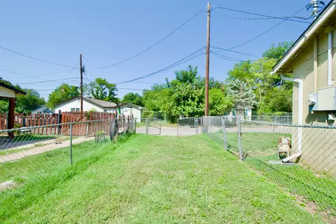 Exterior - 2015 N 12th St, Waco, TX 76708 photo 4 of 6