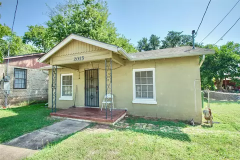 Exterior - 2015 N 12th St, Waco, TX 76708 photo 2 of 6