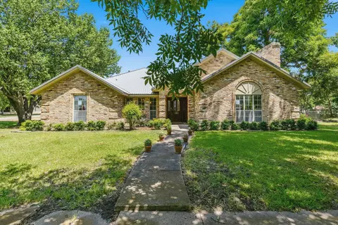 301 Paris St, Pecan Gap, TX 75469