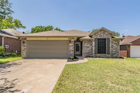 913 Mill Spring Dr, Garland, TX 75040