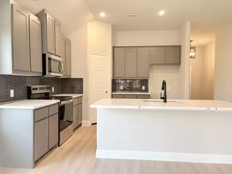 1961 Daybreak Dr, Alvarado, TX 76009