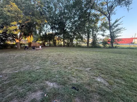Exterior - 150 E Cooper St, Cooper, TX 75432 photo 2 of 3