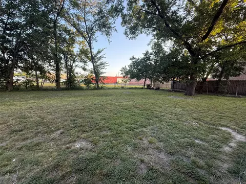 Exterior - 150 E Cooper St, Cooper, TX 75432 photo 3 of 3