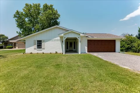104 Pontiac Dr, Lake Kiowa, TX 76240