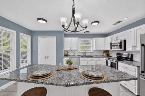 1422 Elmwood Ave, Fort Worth, TX 76104