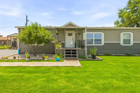 Exterior - 936 Apache Dr, De Leon, TX 76444 photo 4 of 8