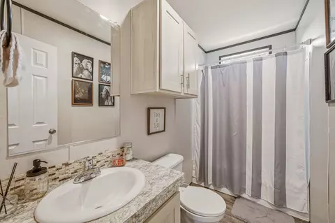Bath - 936 Apache Dr, De Leon, TX 76444 photo 3 of 3