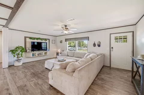 Living - 936 Apache Dr, De Leon, TX 76444 photo 2 of 4