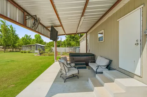 Exterior - 936 Apache Dr, De Leon, TX 76444 photo 5 of 8