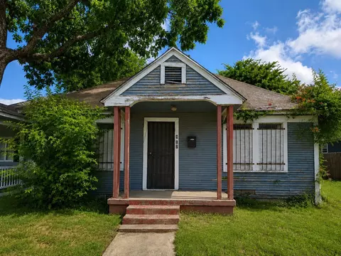 917 E Pulaski St, Fort Worth, TX 76104