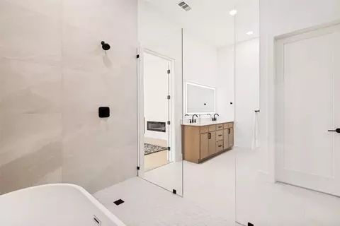 Bath - 1108 Devonshire Dr N, Forney, TX 75126 photo 4 of 8