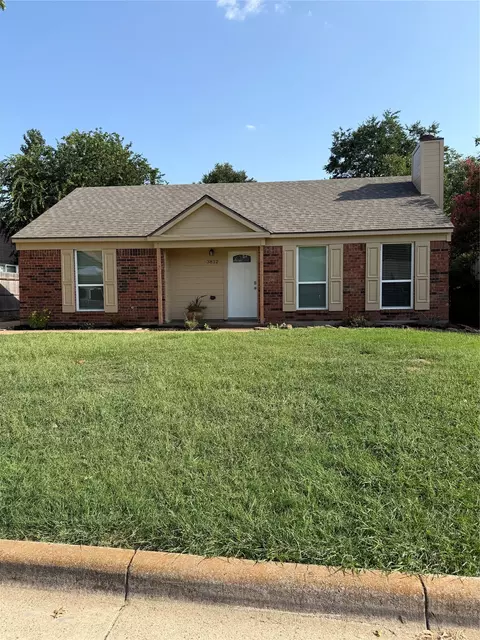 3812 Bigleaf Ln, Fort Worth, TX 76137