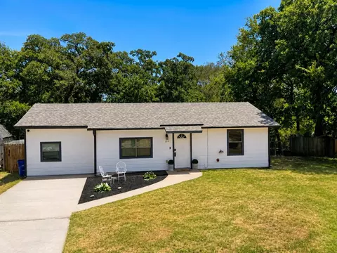 104 Lynn Dr, Azle, TX 76020