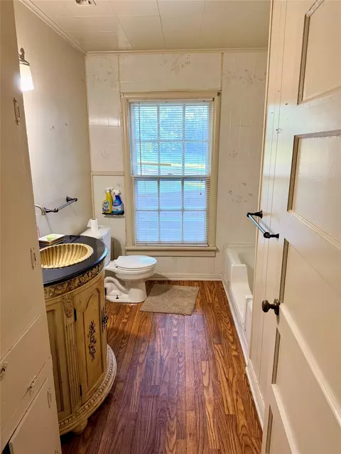 Bath - 3321 Herring Ave, Waco, TX 76708 photo 2 of 2