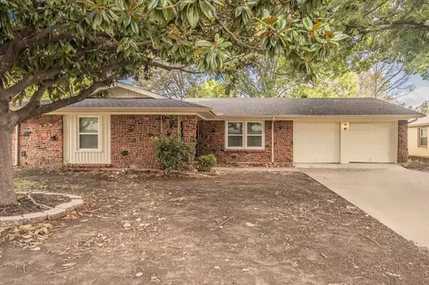 5616 Ammons St, Haltom City, TX 76117