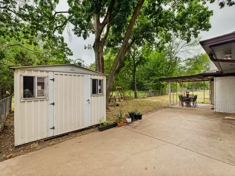Exterior - 410 E White St, Pilot Point, TX 76258 photo 6 of 6