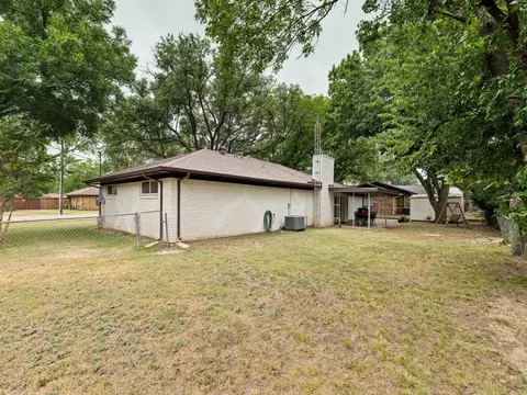 Exterior - 410 E White St, Pilot Point, TX 76258 photo 4 of 6