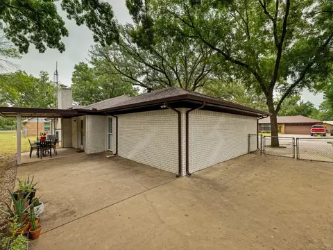 Exterior - 410 E White St, Pilot Point, TX 76258 photo 5 of 6