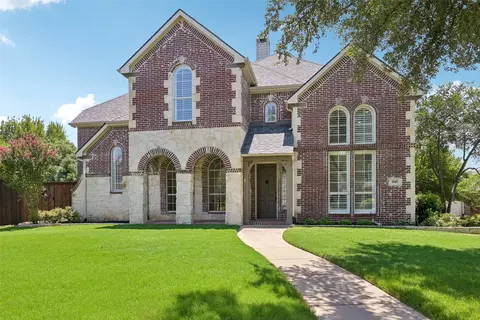 1045 Sir Lancelot Cir, Lewisville, TX 75056