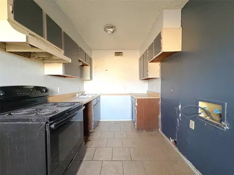 Kitchen - 100 Pecos Pl, Plainview, TX 79072 photo 2 of 4