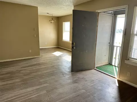 Living - 100 Pecos Pl, Plainview, TX 79072 photo 4 of 5