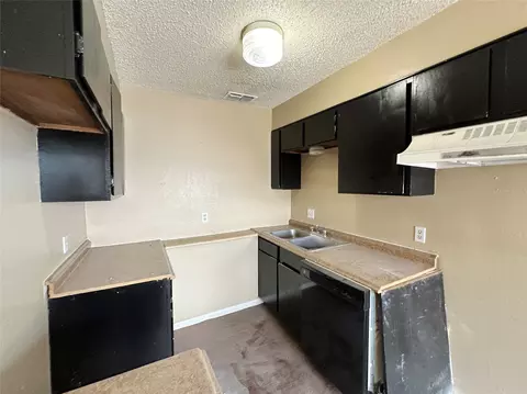 Kitchen - 100 Pecos Pl, Plainview, TX 79072 photo 3 of 4