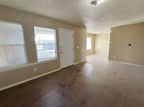 Living - 100 Pecos Pl, Plainview, TX 79072 photo 3 of 5