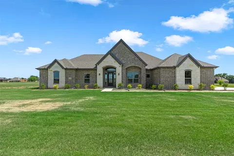 1121 Canyon Lake Rd, Wills Point, TX 75169