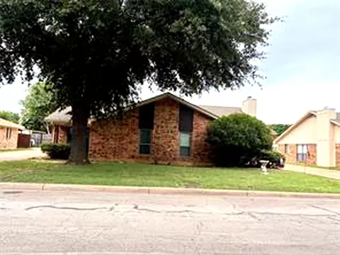 5720 Cancun Dr, North Richland Hills, TX 76180