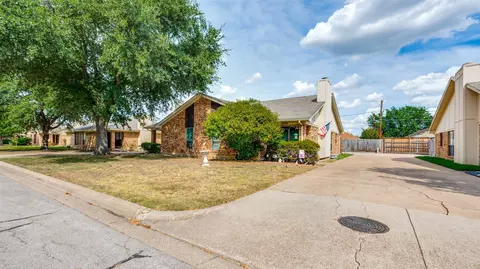 5720 Cancun Dr, North Richland Hills, TX 76180