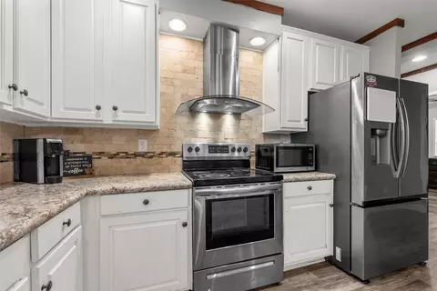 Kitchen - 284 Bubert Ln, Mcgregor, TX 76657 photo 2 of 3
