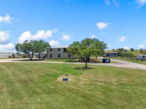 Exterior - 284 Bubert Ln, Mcgregor, TX 76657 photo 8 of 11