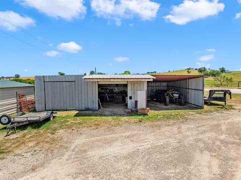 Exterior - 284 Bubert Ln, Mcgregor, TX 76657 photo 4 of 11