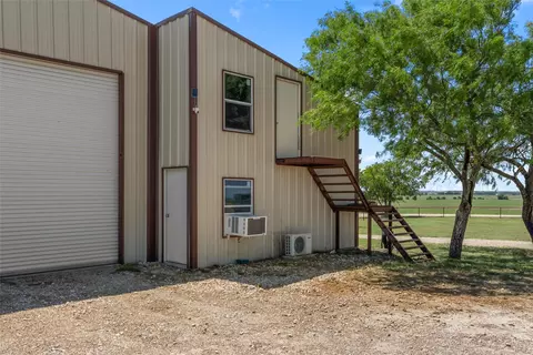 Exterior - 284 Bubert Ln, Mcgregor, TX 76657 photo 6 of 11