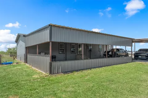 Exterior - 284 Bubert Ln, Mcgregor, TX 76657 photo 7 of 11