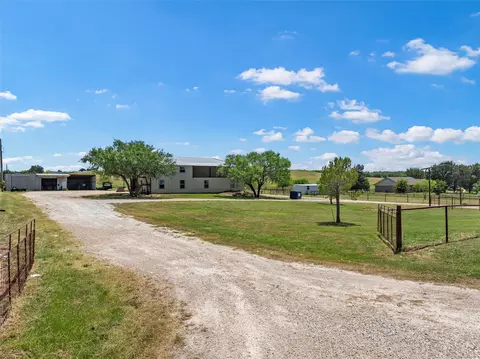 Exterior - 284 Bubert Ln, Mcgregor, TX 76657 photo 9 of 11
