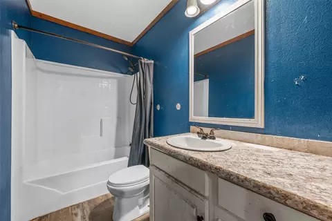 Bath - 284 Bubert Ln, Mcgregor, TX 76657 photo 2 of 2