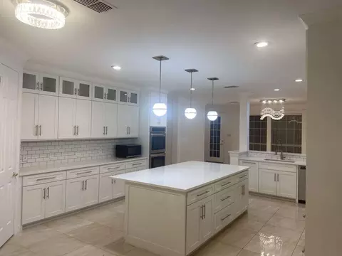 Kitchen - 714 E Peninsula Dr, Coppell, TX 75019 photo 4 of 4