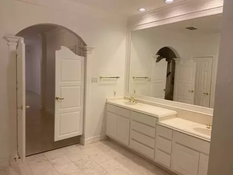 Bath - 714 E Peninsula Dr, Coppell, TX 75019 photo 3 of 4