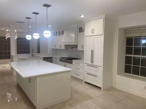 Kitchen - 714 E Peninsula Dr, Coppell, TX 75019 photo 3 of 4