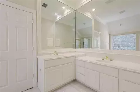 Bath - 714 E Peninsula Dr, Coppell, TX 75019 photo 1 of 4