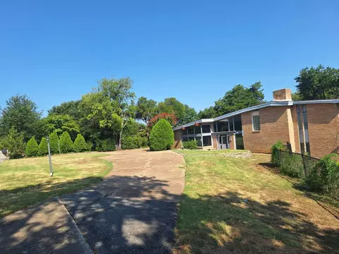 2415 Skyline Dr, Irving, TX 75038