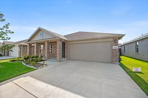 8425 Coffee Springs Dr, Fort Worth, TX 76131