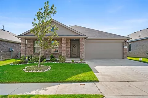 8425 Coffee Springs Dr, Fort Worth, TX 76131