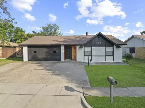 421 Parkvale Ln, Grand Prairie, TX 75052