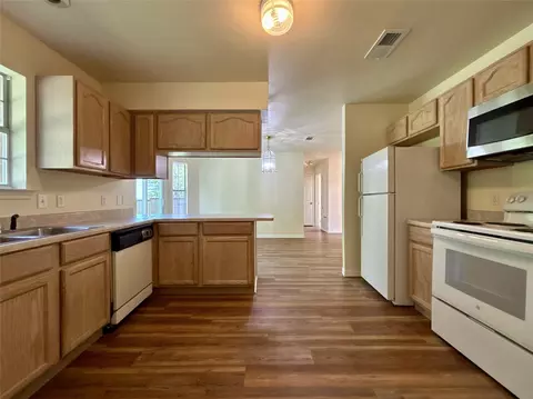 Kitchen - 2001 Solomon Dr, Commerce, TX 75428 photo 2 of 2
