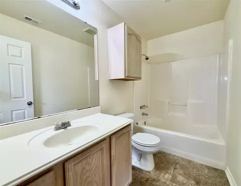 Bath - 2001 Solomon Dr, Commerce, TX 75428 photo 2 of 2