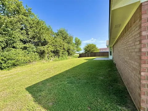 Exterior - 2001 Solomon Dr, Commerce, TX 75428 photo 2 of 2